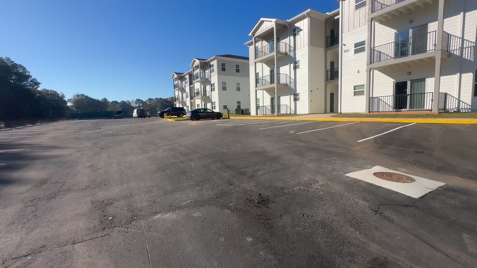 209 Boozer St, Hogansville, GA for sale - Commercial Listing Video - Image 2 of 6