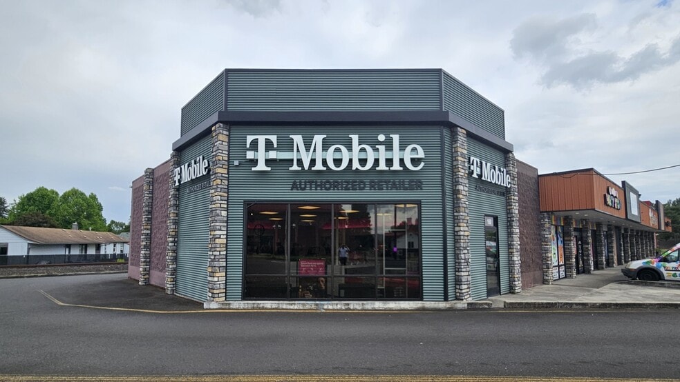 3202-3210 Ocean Beach Hwy, Longview, WA for lease - Building Photo - Image 3 of 6