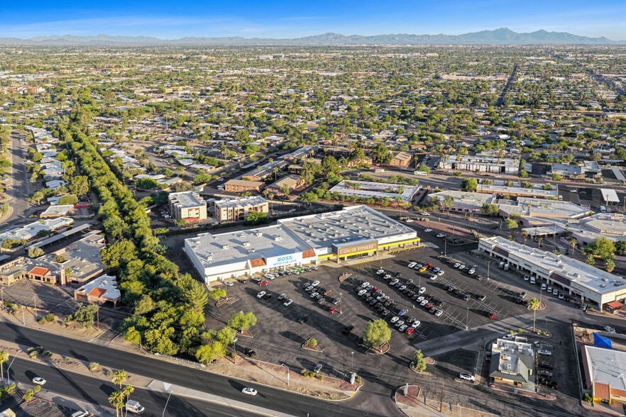 5550 E Grant Rd, Tucson, AZ for sale - Building Photo - Image 2 of 4