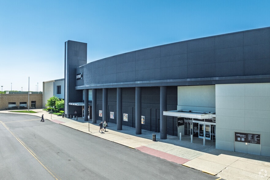 2 Woodfield Mall, Schaumburg, IL à vendre - Photo du bâtiment - Image 3 de 7