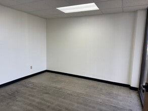 1070 E Dominguez St, Carson, CA à louer Photo intérieure- Image 2 de 6