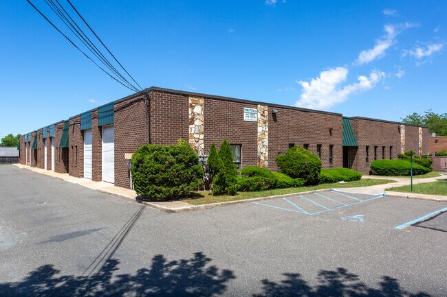 More details for 36 Carlough Rd, Bohemia, NY - Industrial for Lease