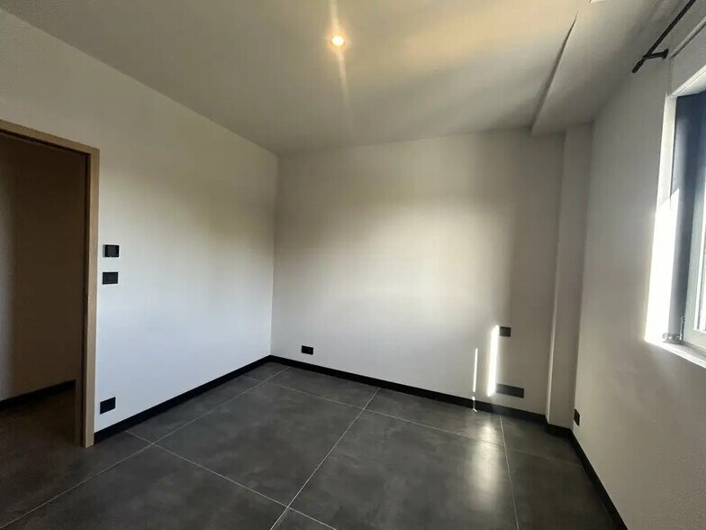 Office in Saint-Rémy-de-Provence for lease - Interior Photo - Image 2 of 9