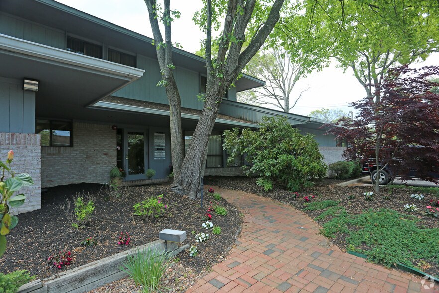 354 Veterans Memorial Hwy, Commack, NY à vendre - Photo du bâtiment - Image 3 de 7