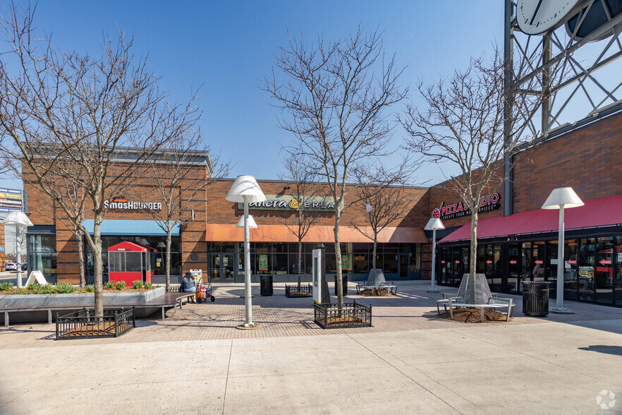 410-632 Gateway Dr, Brooklyn, NY for sale - Primary Photo - Image 1 of 1