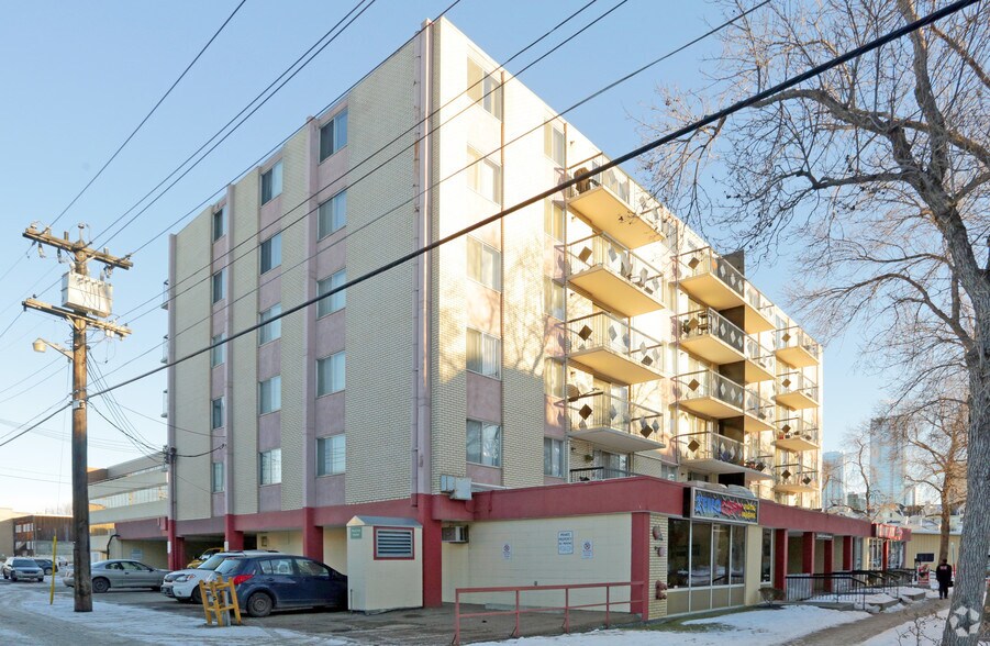 11212 102 Ave, Edmonton, AB à louer - Photo du bâtiment - Image 2 de 2