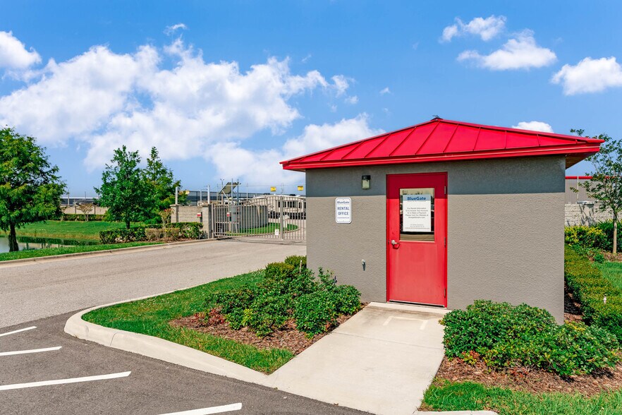 3858 E Lake Mary Blvd, Sanford, FL à louer - Photo du bâtiment - Image 2 de 5