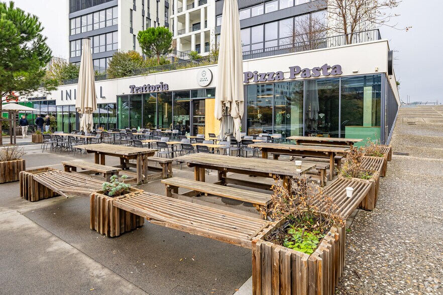 5 Rue Simone Veil, Vénissieux à vendre - Photo du bâtiment - Image 3 de 20