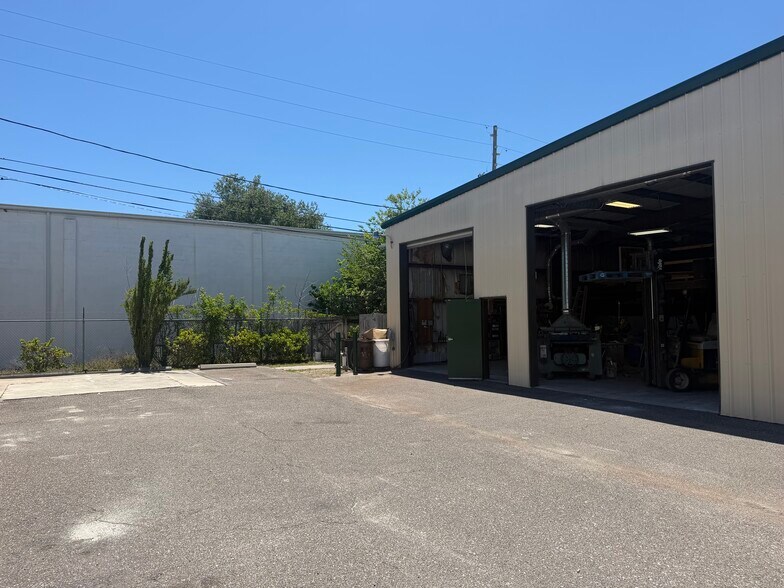 12755 N 60th St, Clearwater, FL à louer - Photo du bâtiment - Image 3 de 6