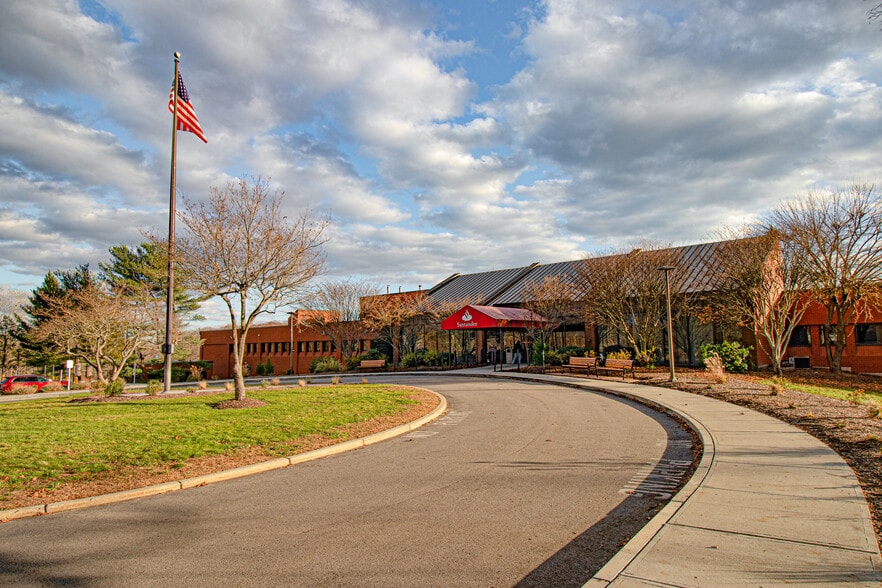 95 Amaral St, Riverside, RI for lease - Building Photo - Image 1 of 11