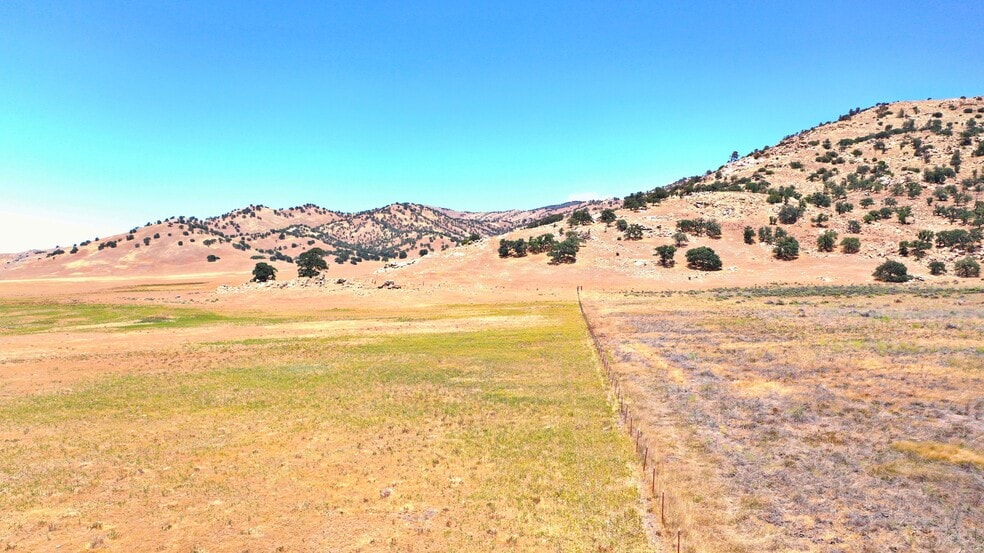 North of Challenger and 58 hwy, Tehachapi, CA for sale - Building Photo - Image 1 of 17