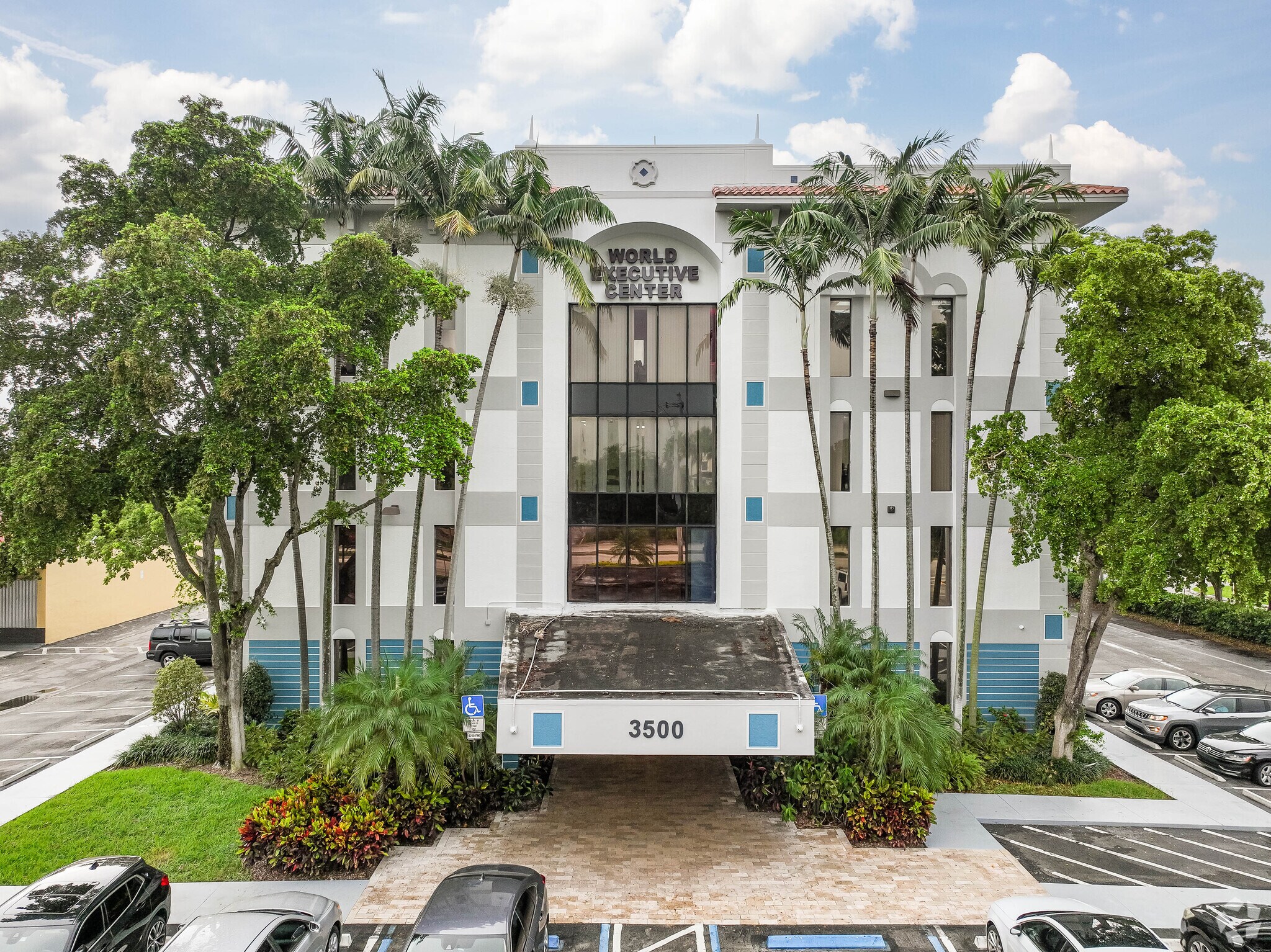3500 N State Road 7, Lauderdale Lakes, FL à louer Photo du bâtiment- Image 1 de 6
