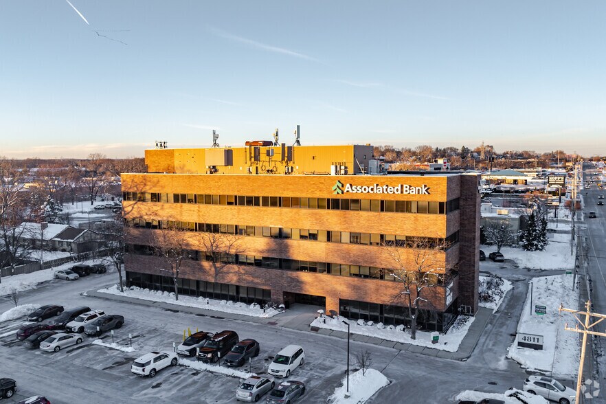 4811 S 76th St, Greenfield, WI à louer - Photo du bâtiment - Image 2 de 5