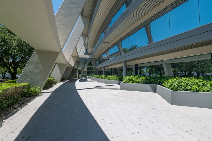 4190 Belfort Rd, Jacksonville, FL à louer - Photo du bâtiment - Image 2 de 3
