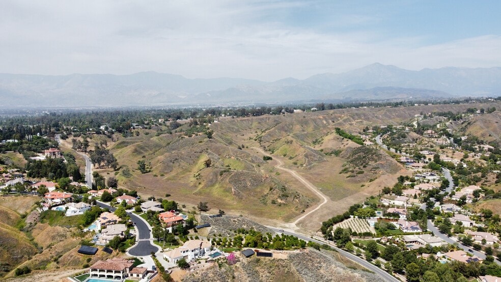 North & South Redlands portfolio of 2 properties for sale on LoopNet.ca - Building Photo - Image 3 of 16