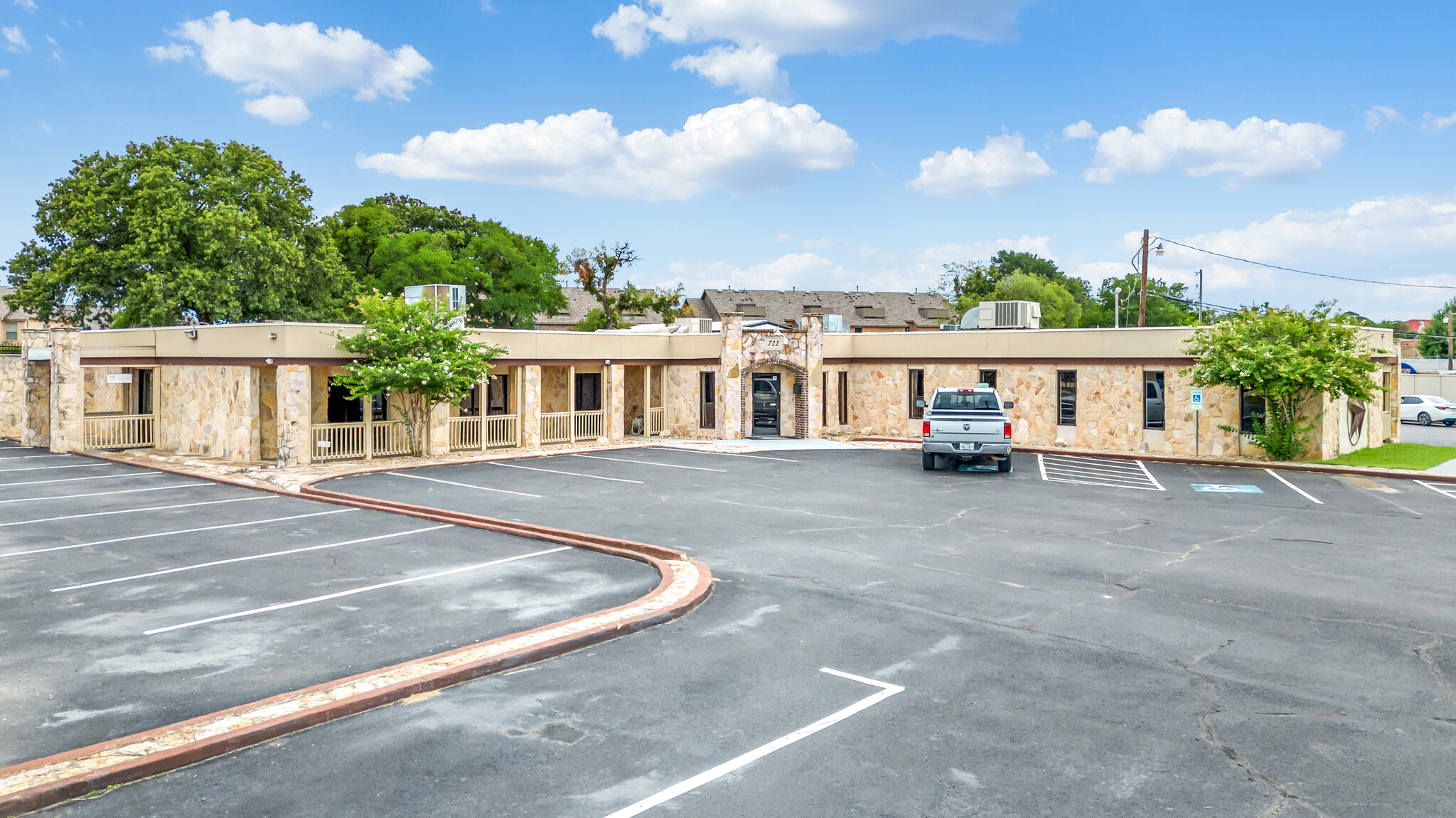 720-722 W Euless Blvd, Euless, TX for sale Building Photo- Image 1 of 10