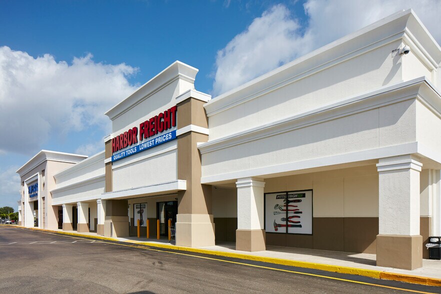 2421-2627 Okeechobee Blvd, West Palm Beach, FL à louer - Photo du bâtiment - Image 3 de 12