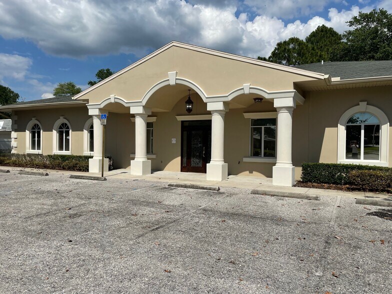 8407 Pinehurst Dr, Tampa, FL à louer - Photo du bâtiment - Image 2 de 20