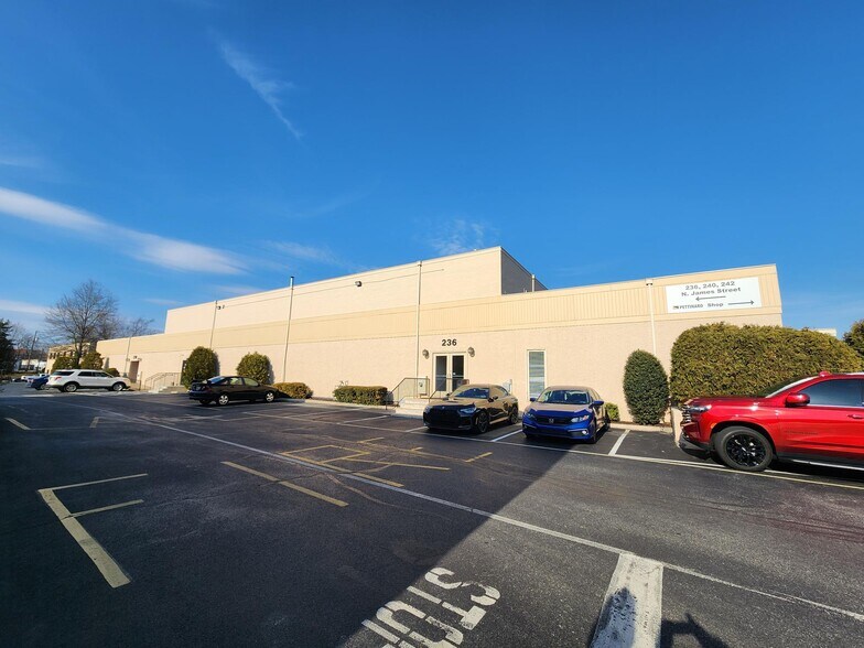 236 N James St, Newport, DE à louer - Photo du bâtiment - Image 2 de 2