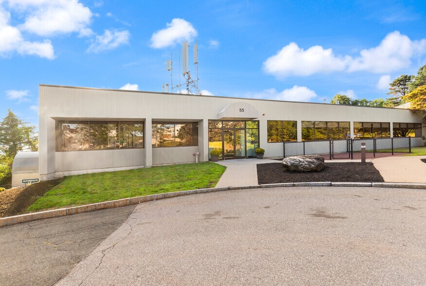 55 Tozer Rd, Beverly, MA à louer - Photo du bâtiment - Image 2 de 12