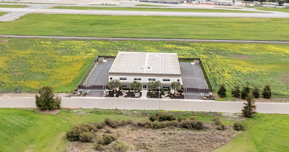1851 Airway Dr, Hollister, CA à louer - Photo du bâtiment - Image 3 de 23
