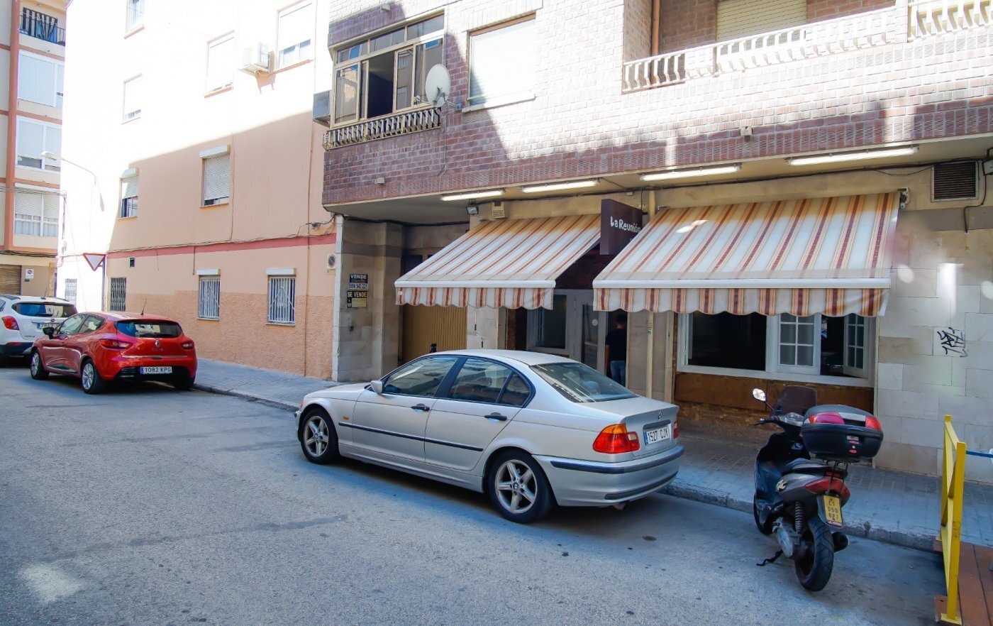 Retail in Petrer for sale Building Photo- Image 1 of 17