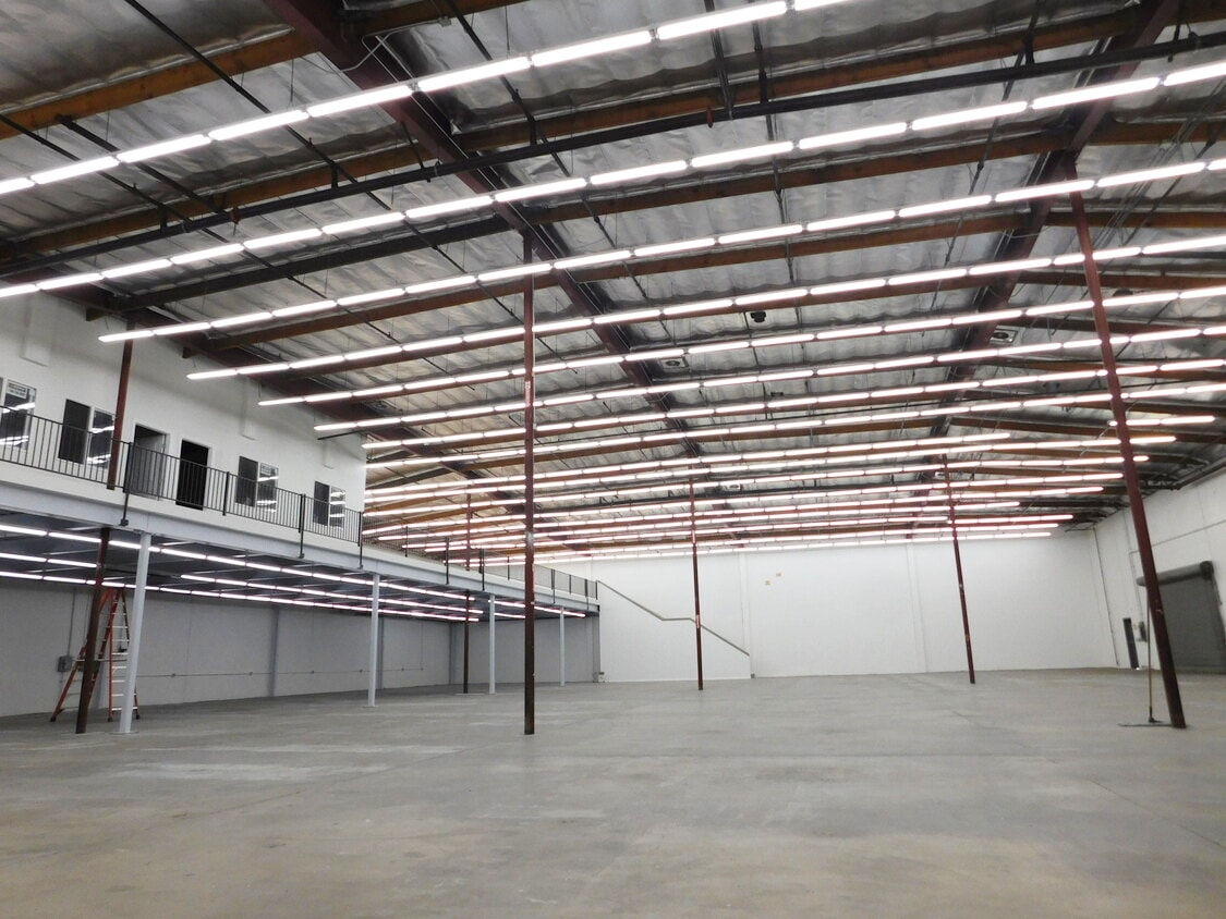 365 E Jefferson Blvd, Los Angeles, CA à louer Photo du bâtiment- Image 1 de 3