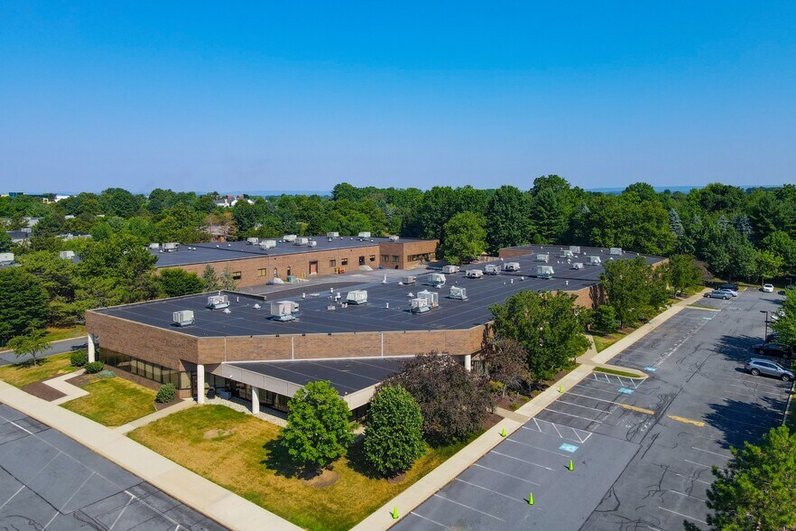 1550 Valley Center Pky, Bethlehem, PA à louer - Photo du bâtiment - Image 1 de 7