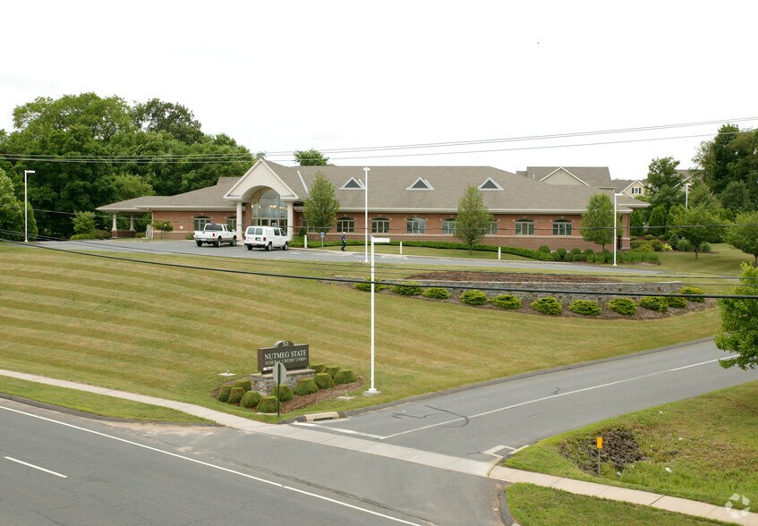 521 Cromwell Ave, Rocky Hill, CT à vendre - Photo du bâtiment - Image 2 de 15