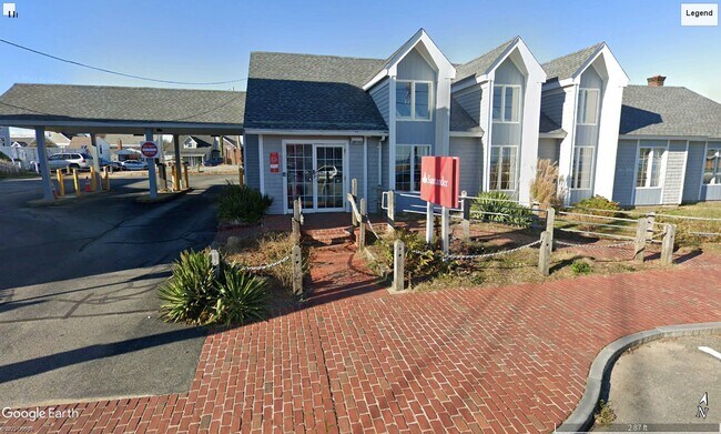 Plus de détails pour 3 Oak Bluffs Ave, Vineyard Haven, MA - Commerce de détail à vendre