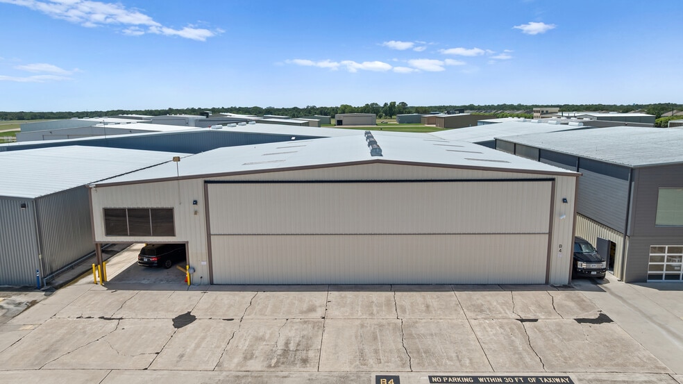 18000 Groschke Rd, Houston, TX for lease - Primary Photo - Image 1 of 50
