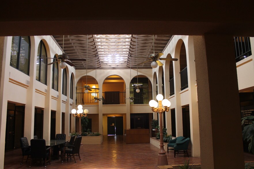 700 Paredes Ave, Brownsville, TX à louer - Photo du bâtiment - Image 3 de 3