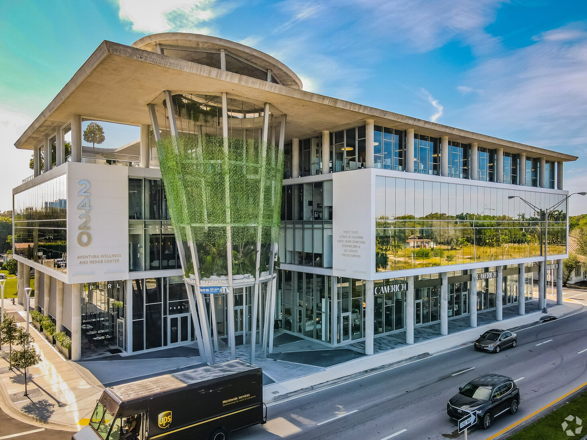 2420 NE Miami Gardens Dr, Miami, FL à louer Photo principale- Image 1 de 17