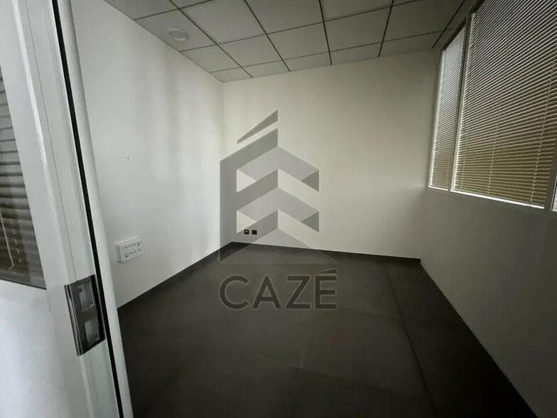 Office in Eysines for lease - Interior Photo - Image 3 of 5