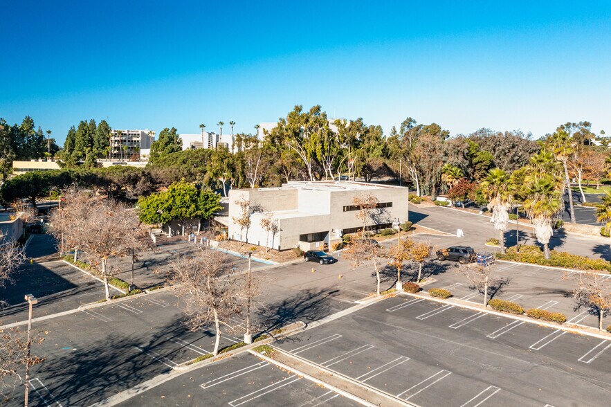 145 Thunder Dr, Vista, CA à vendre - Photo du bâtiment - Image 3 de 15