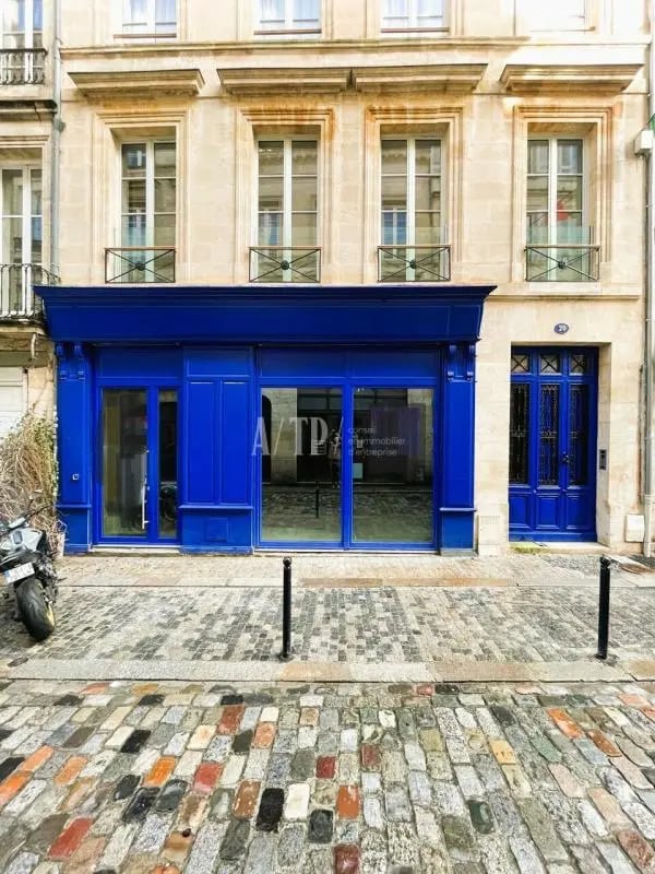 Retail in Bordeaux for lease Building Photo- Image 1 of 7