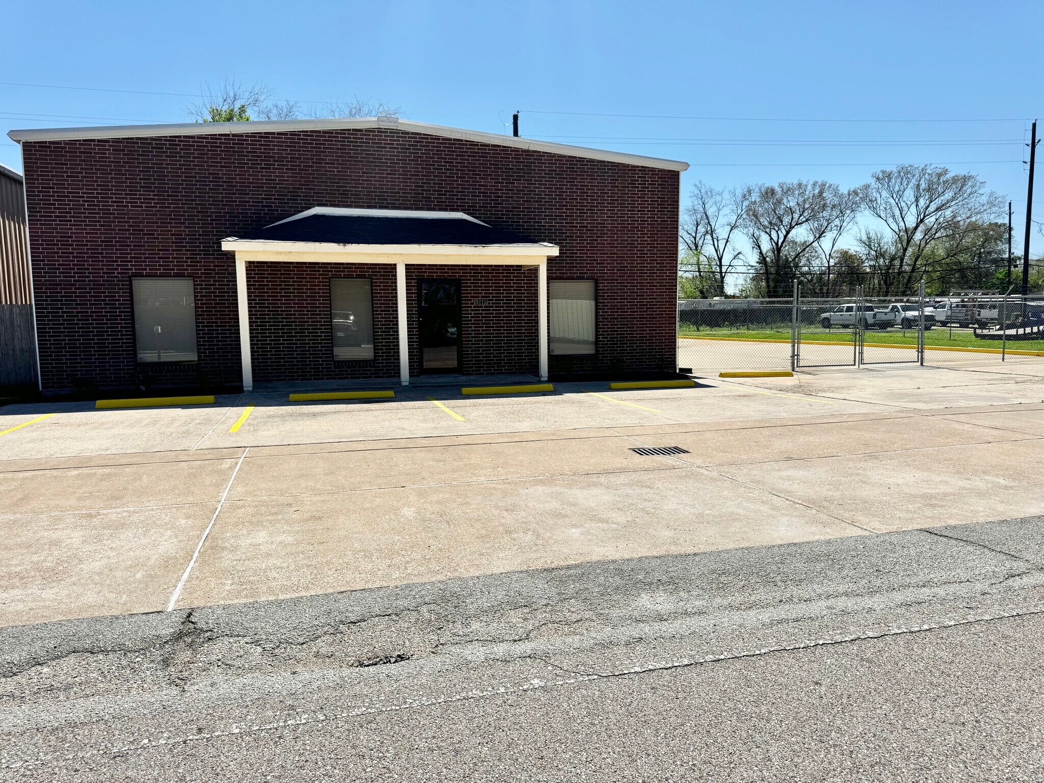 9215 Thomasville Dr, Houston, TX à louer Photo principale- Image 1 de 33