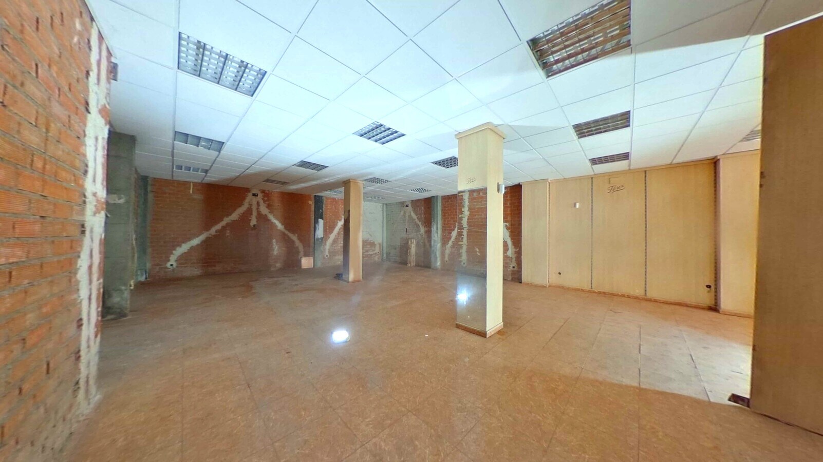 Plasencia, CAC 10600 -  -  - Interior Photo - Image 2 of 12