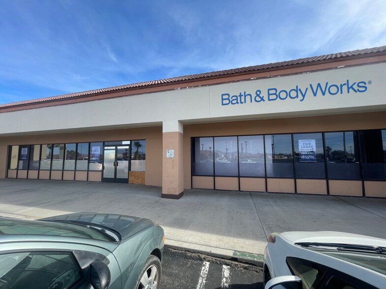 700-890 N China Lake Blvd, Ridgecrest, CA à louer - Photo du bâtiment - Image 1 de 6