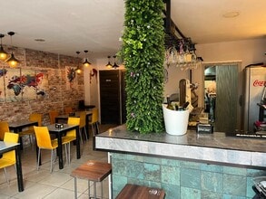 Retail in Madrid, Madrid for lease Interior Photo- Image 2 of 4