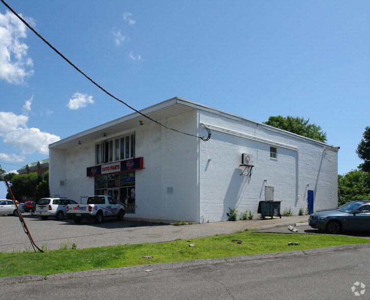 1395 Boston Post Rd, Larchmont, NY à vendre - Photo du bâtiment - Image 2 de 11