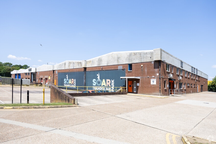 Courteney Rd, Gillingham for lease - Building Photo - Image 3 of 7