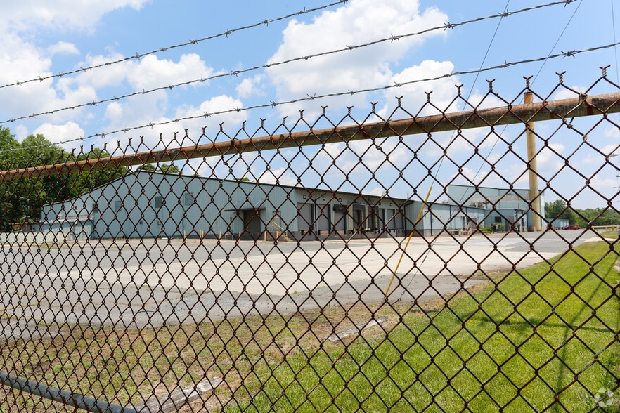 900 Tulip Dr, Gastonia, NC for lease - Building Photo - Image 3 of 25