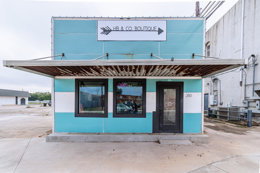 210 N Bridge St, Brady, TX for sale - Primary Photo - Image 1 of 14