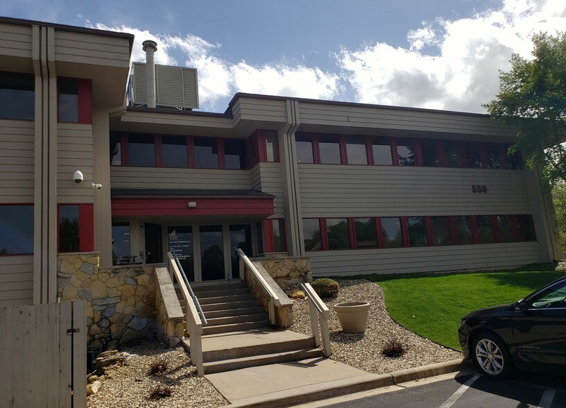 559 D'Onofrio Dr, Madison, WI à vendre - Photo du bâtiment - Image 2 de 5