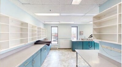 1111 Delafield St, Waukesha, WI for lease Interior Photo- Image 2 of 6