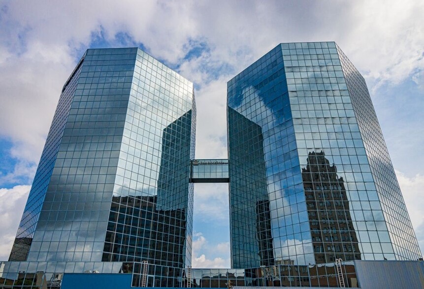 21 King St W, Hamilton, ON for lease - Building Photo - Image 2 of 6