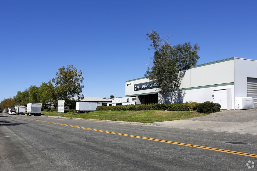 27640 Commerce Center Dr, Temecula, CA à vendre - Photo du bâtiment - Image 3 de 6