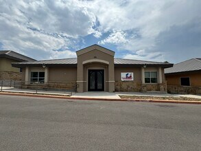 2130 Thousand Oaks Dr, San Antonio, TX for lease Building Photo- Image 1 of 2