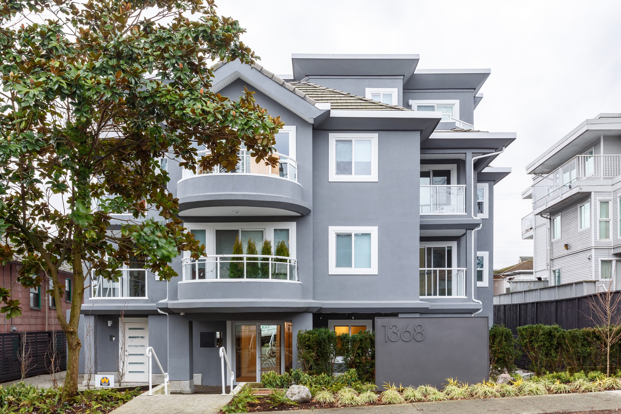 1368 8th Ave E, Vancouver, BC à vendre Photo du bâtiment- Image 1 de 2